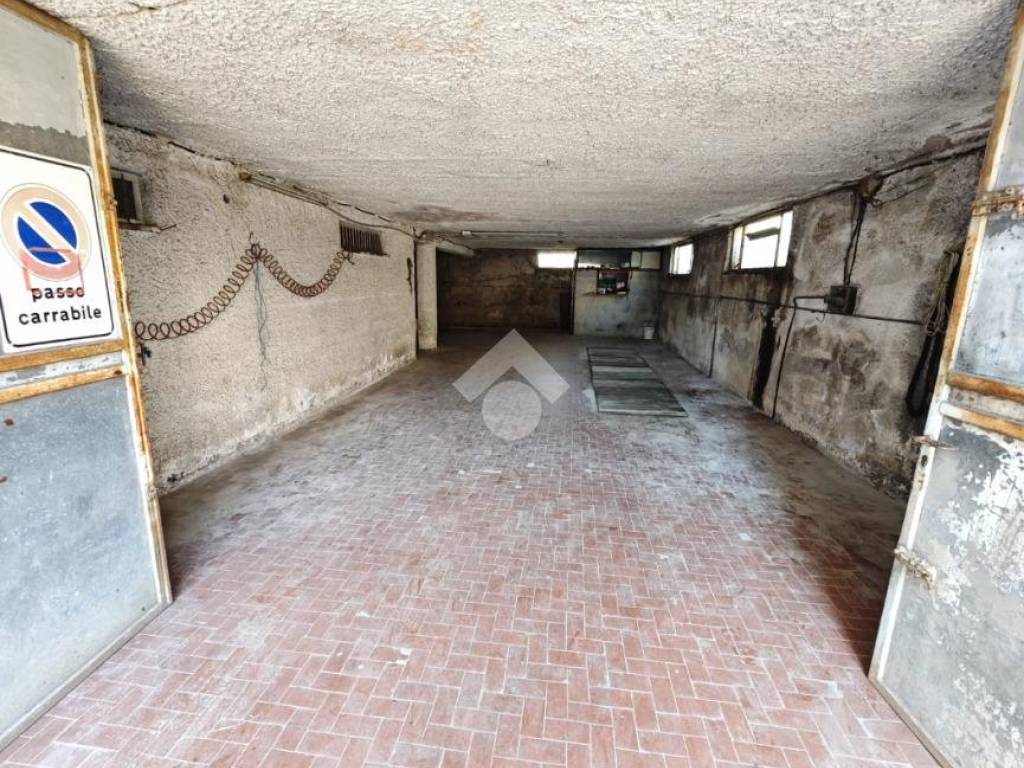 Box / garage a Minturno in Via Cadorna, 84 - Foto 3