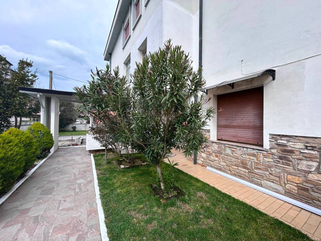 Appartamento a Buti in Via Carlo Goldoni - Foto 4