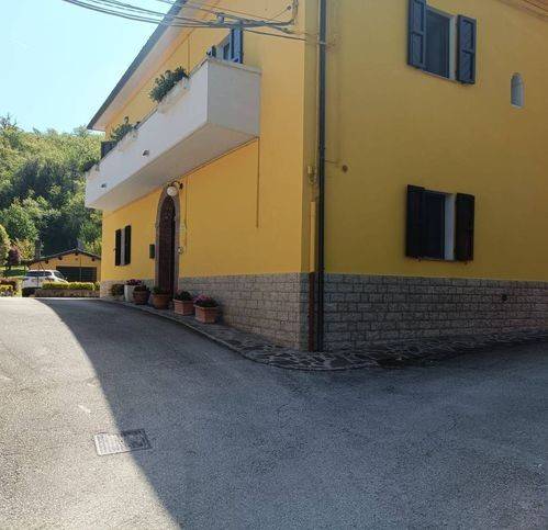 Villa a Fabriano - Foto 2