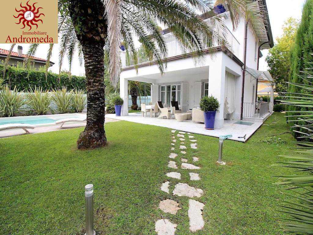 Villa a Forte dei marmi in Via Versilia - Foto 3