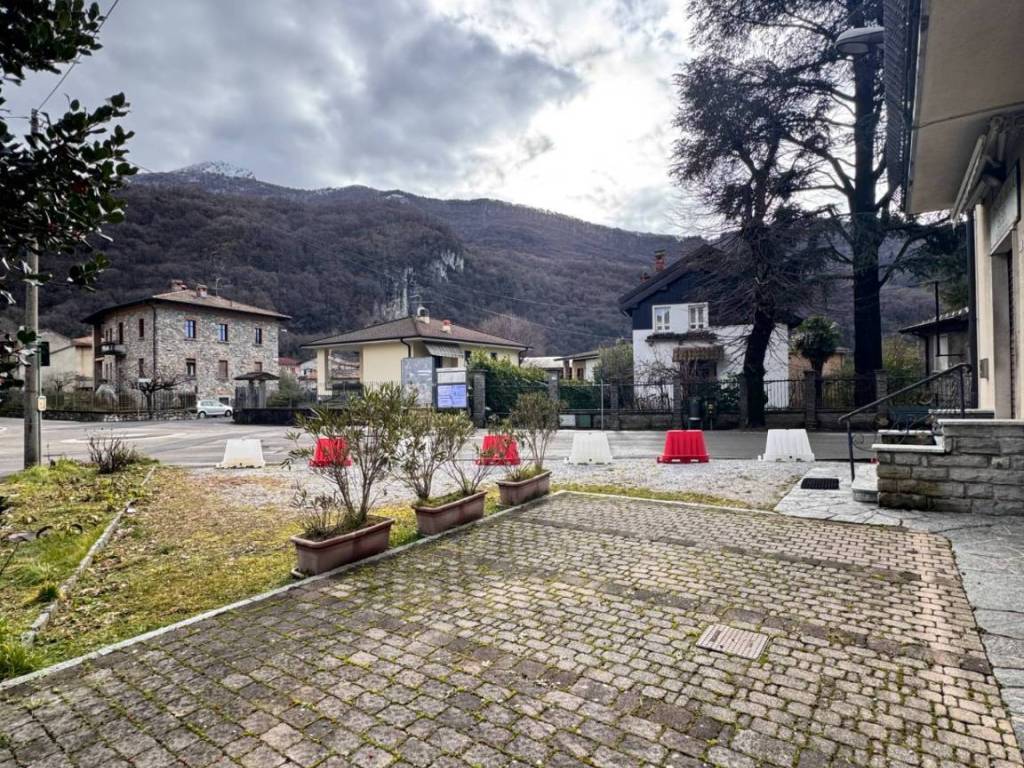 Villa a Valbrona in VIA RISORGIMENTO, 5 - Foto 2