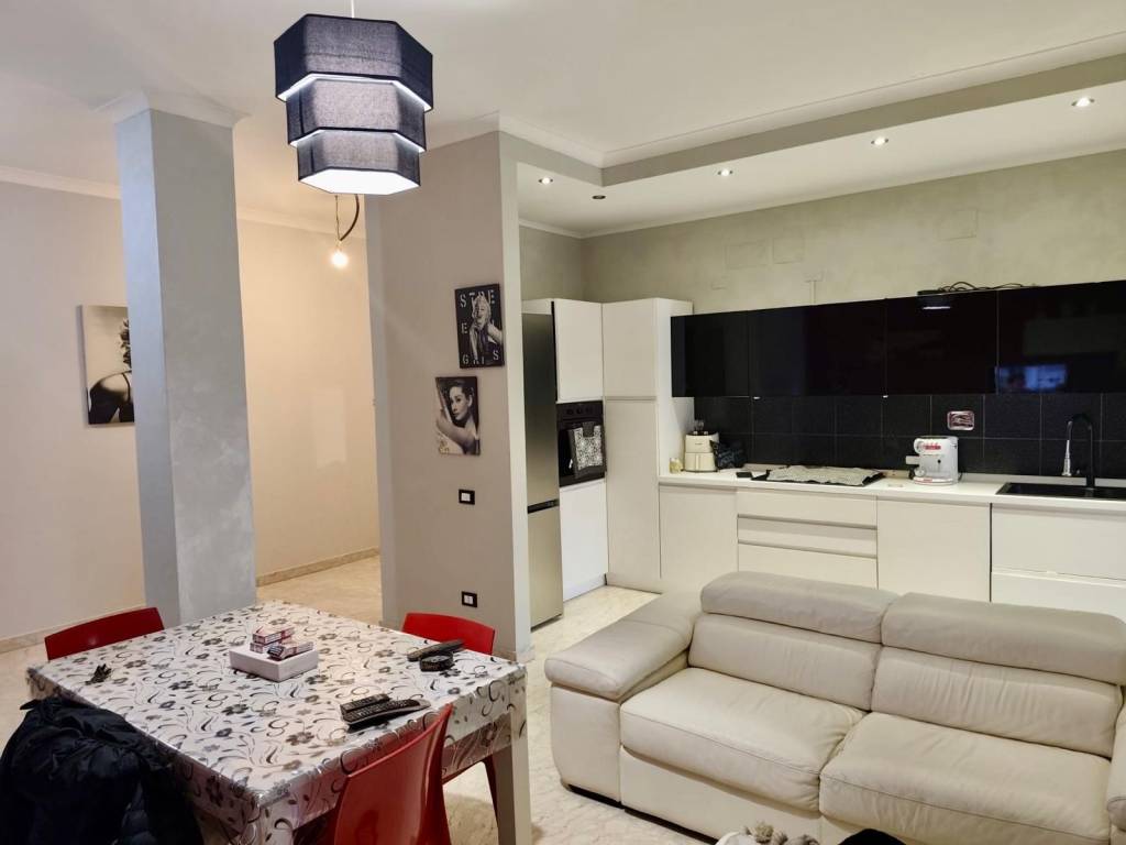 Appartamento a Pomezia in Via Licio Quinzio Cincinnato - Foto 3