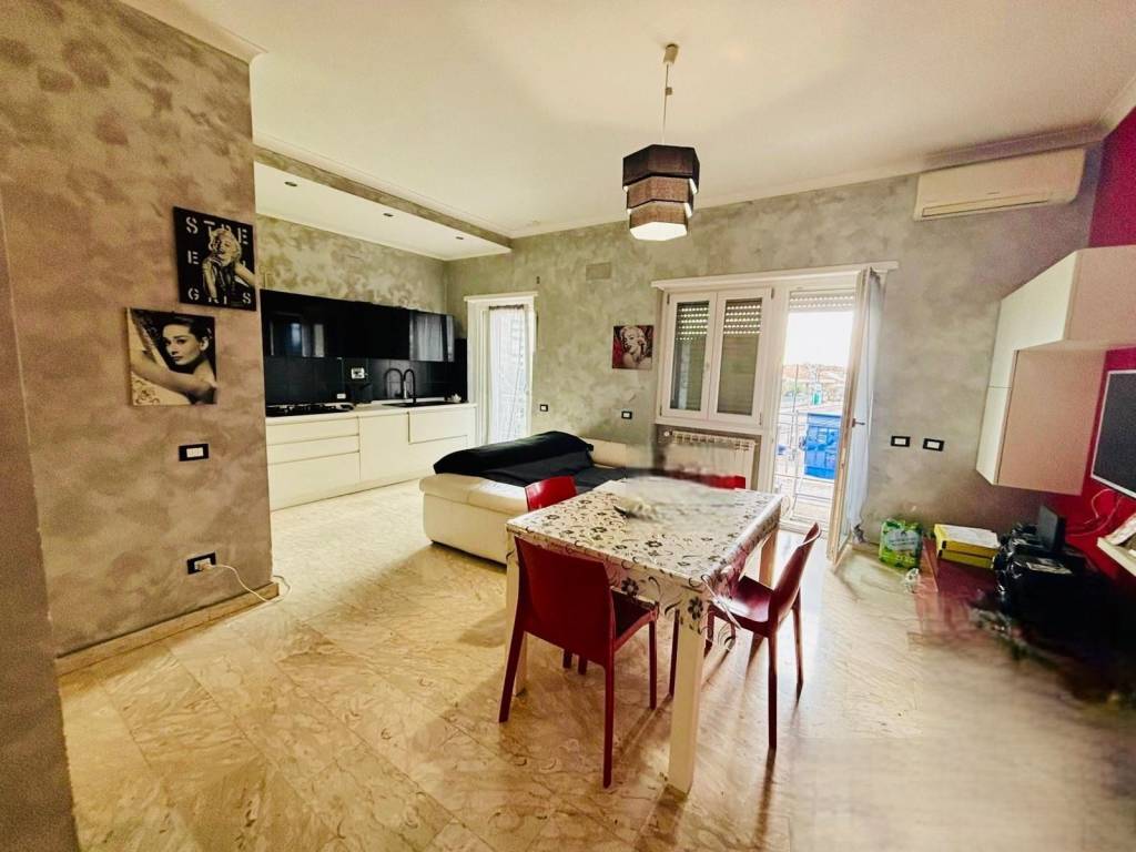 Appartamento a Pomezia in Via Licio Quinzio Cincinnato - Foto 4