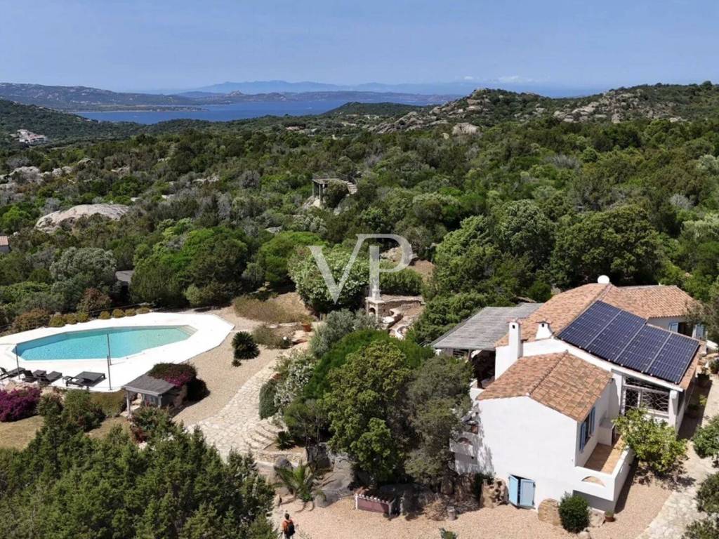 Villa a Arzachena in Via Tre Monti - Foto 2