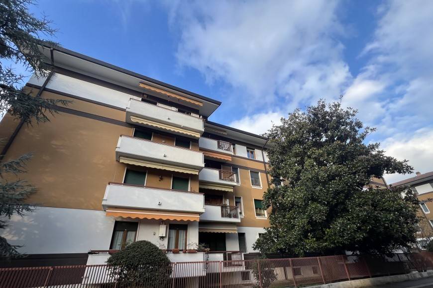 Appartamento a Verona in Via Italo Montemezzi - Foto 4