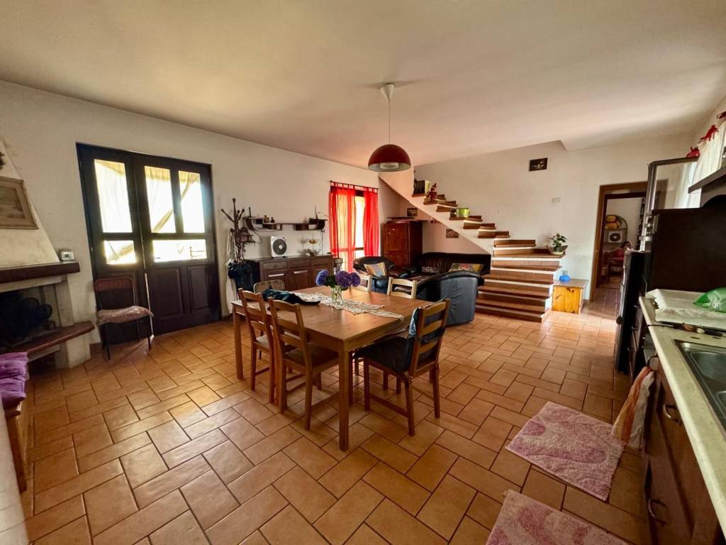 Casa indipendente a Viterbo in Strada Campo delle Rose - Foto 4
