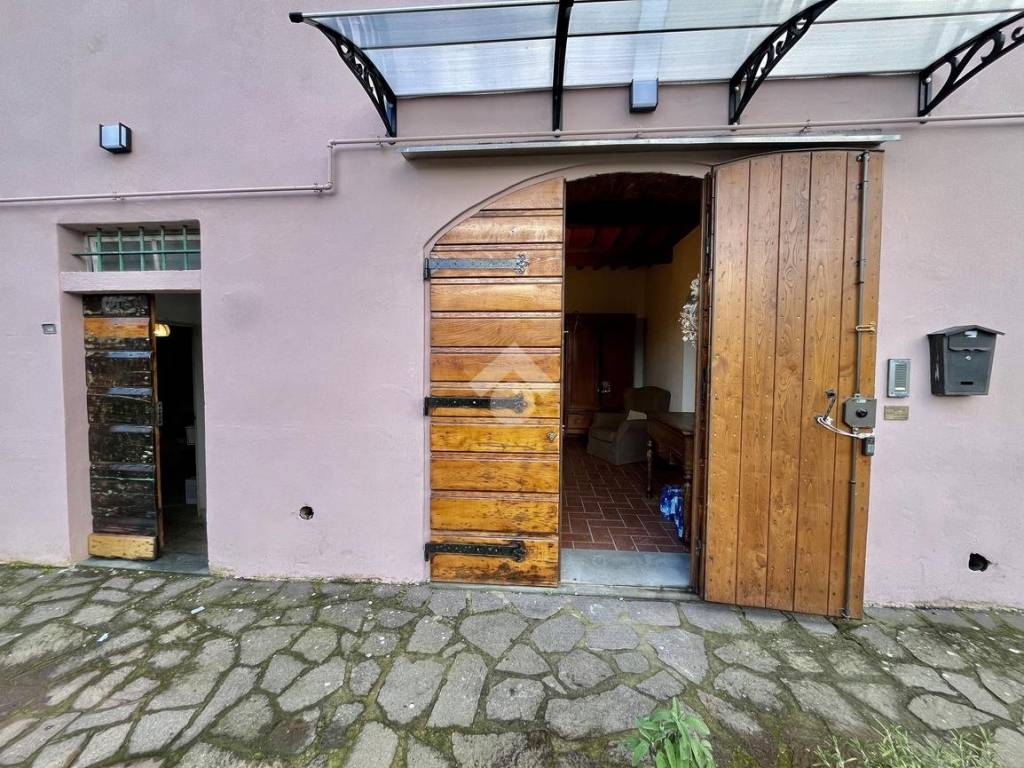 Casa indipendente a Pescia in Via Provinciale Lucchese - Foto 2