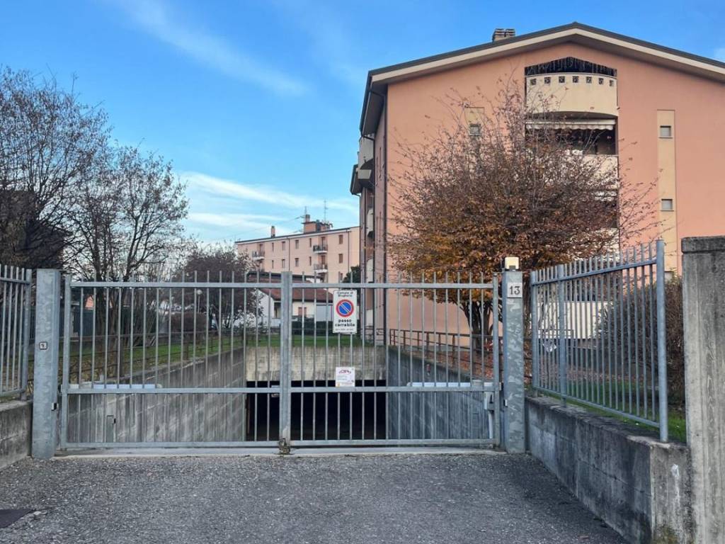 Box / garage a Brugherio in Via Salvatore Barbieri, 13 - Foto 2