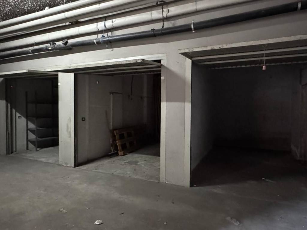 Box / garage a Aosta in Via Monte Emilius, 7 - Foto 2