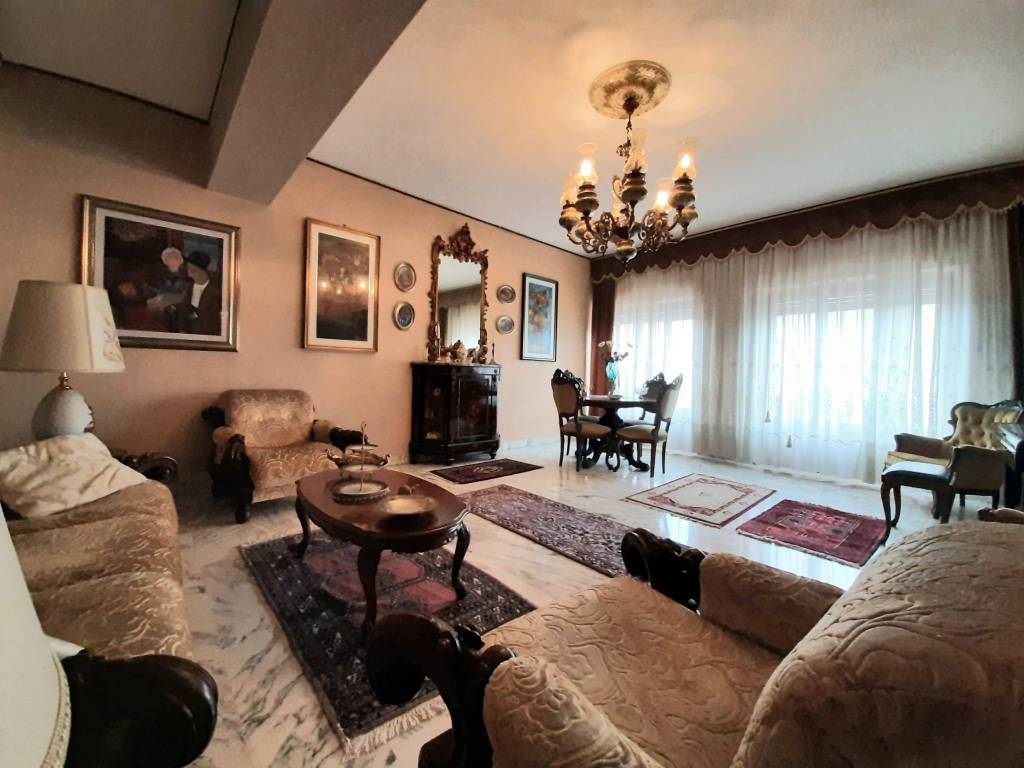 Appartamento a Catanzaro in Viale Vincenzo De Filippis, 85 - Foto 2