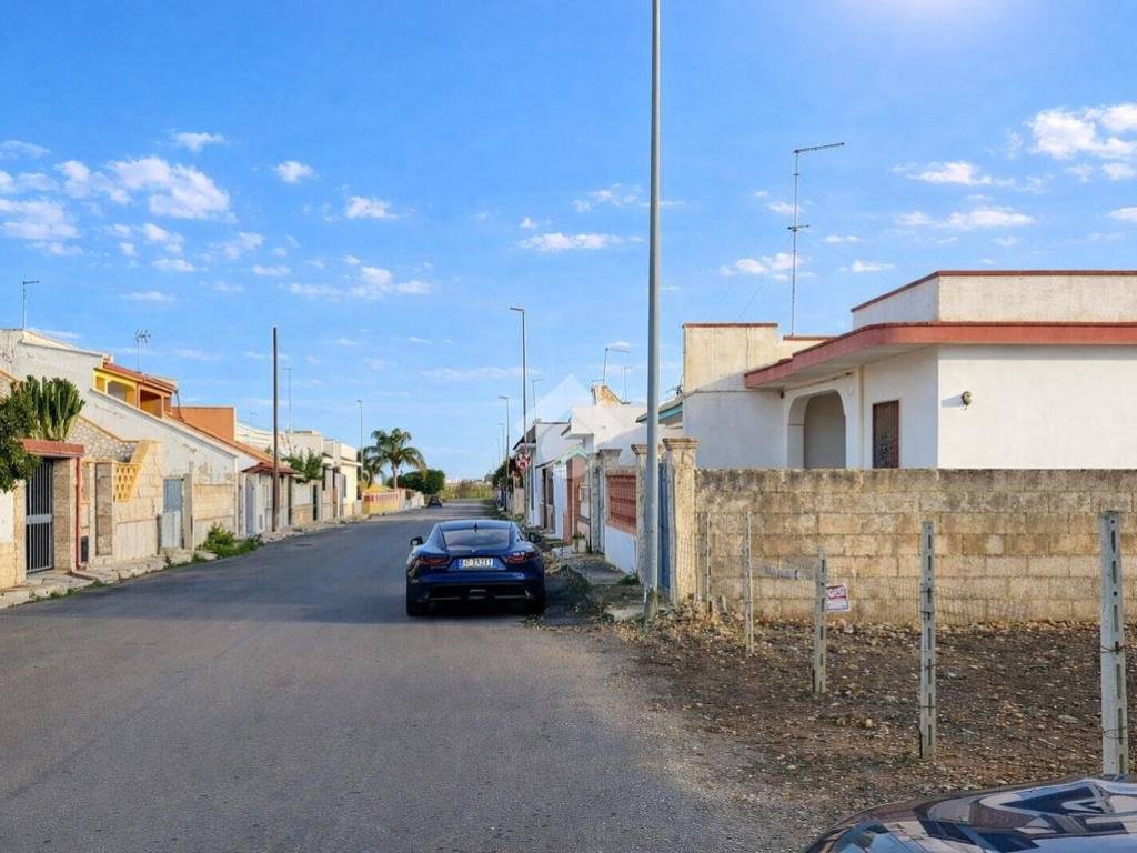 Terreno a Torchiarolo in Via Riccione, 16 - Foto 4