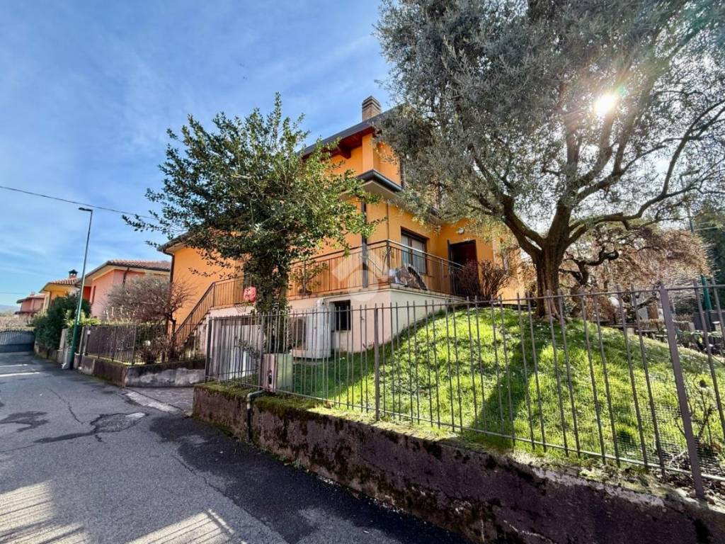 Villa a Scanzorosciate in Via trento, 17 - Foto 2