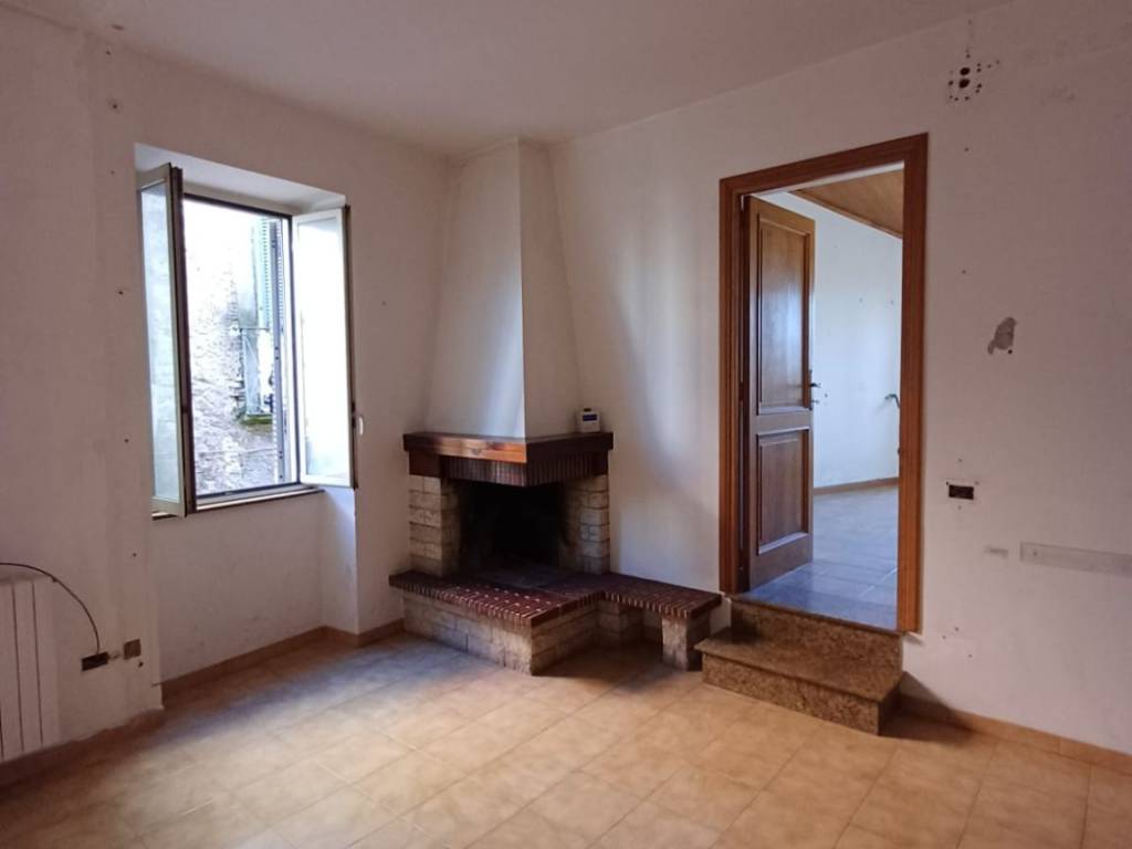 Appartamento a Caprarola in Via Filippo Nicolai, 1 - Foto 2