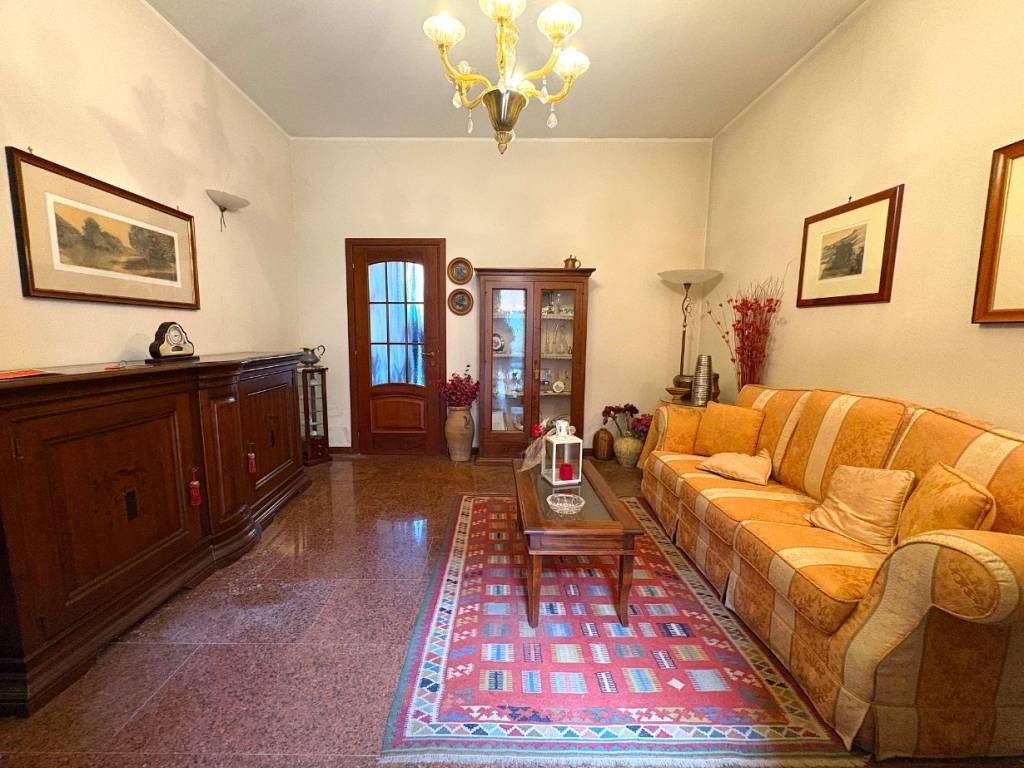 Casa indipendente a Sannazzaro de' burgondi in Via Giuseppe Garibaldi, 19 - Foto 3
