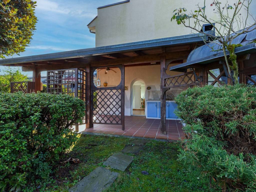 Appartamento a Castelletto sopra ticino in Via delle Gardenie, 11 - Foto 3