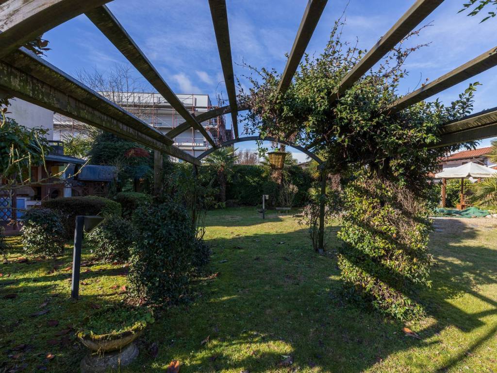 Appartamento a Castelletto sopra ticino in Via delle Gardenie, 11 - Foto 5