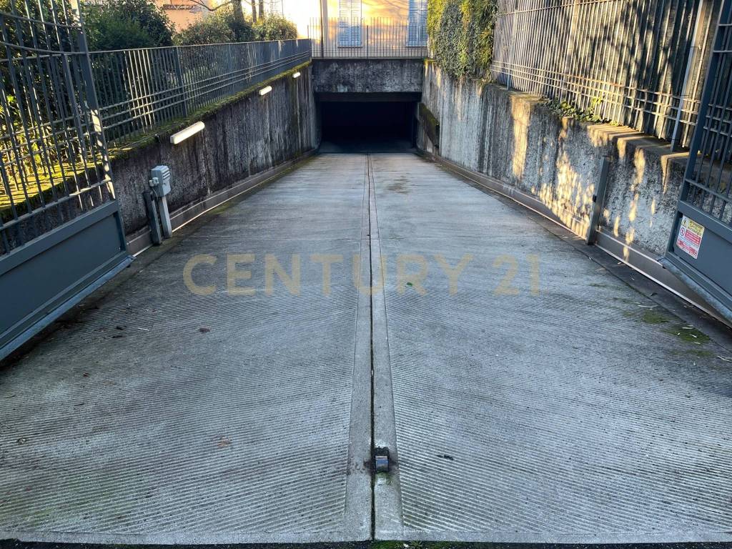 Box / garage a Rho in Via Martiri di Belfiore, 2 - Foto 4