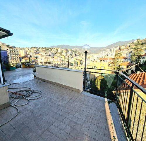 Attico / mansarda a Sanremo in Via Martiri Della Libertà 18 - Foto 3