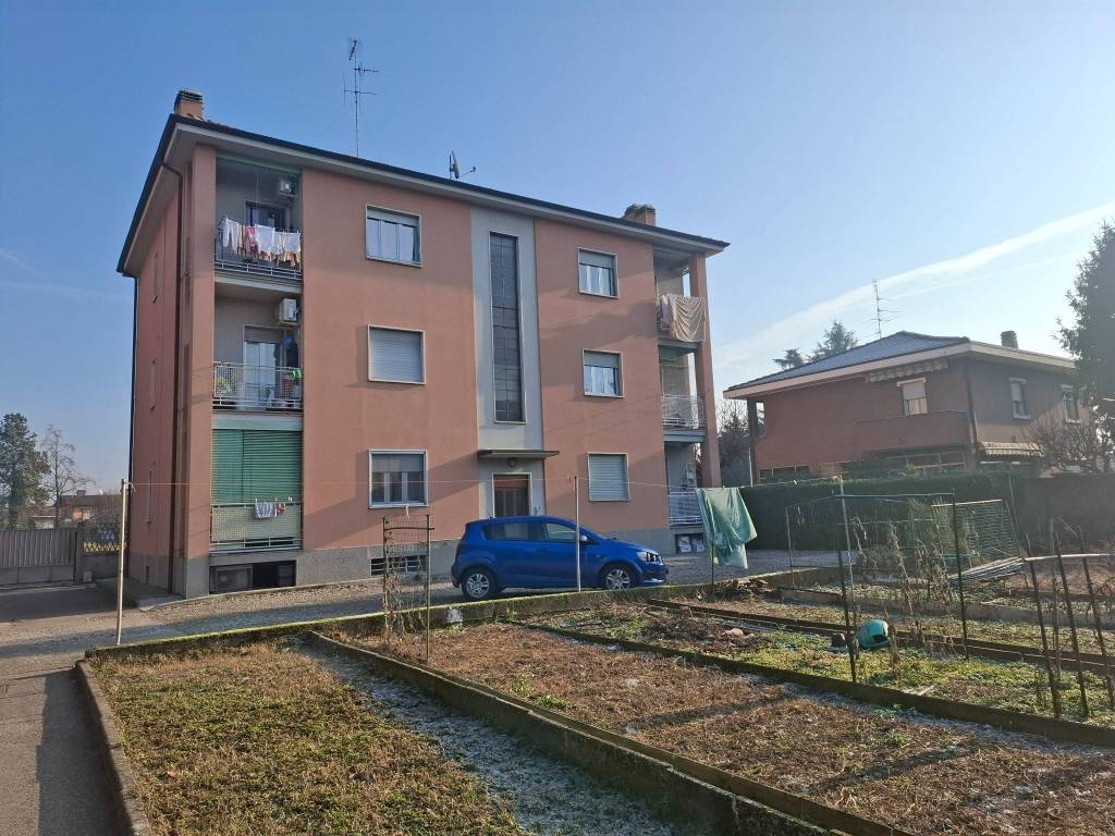Appartamento a Cerro maggiore in Via Luigi dell'Acqua, 77 - Foto 3