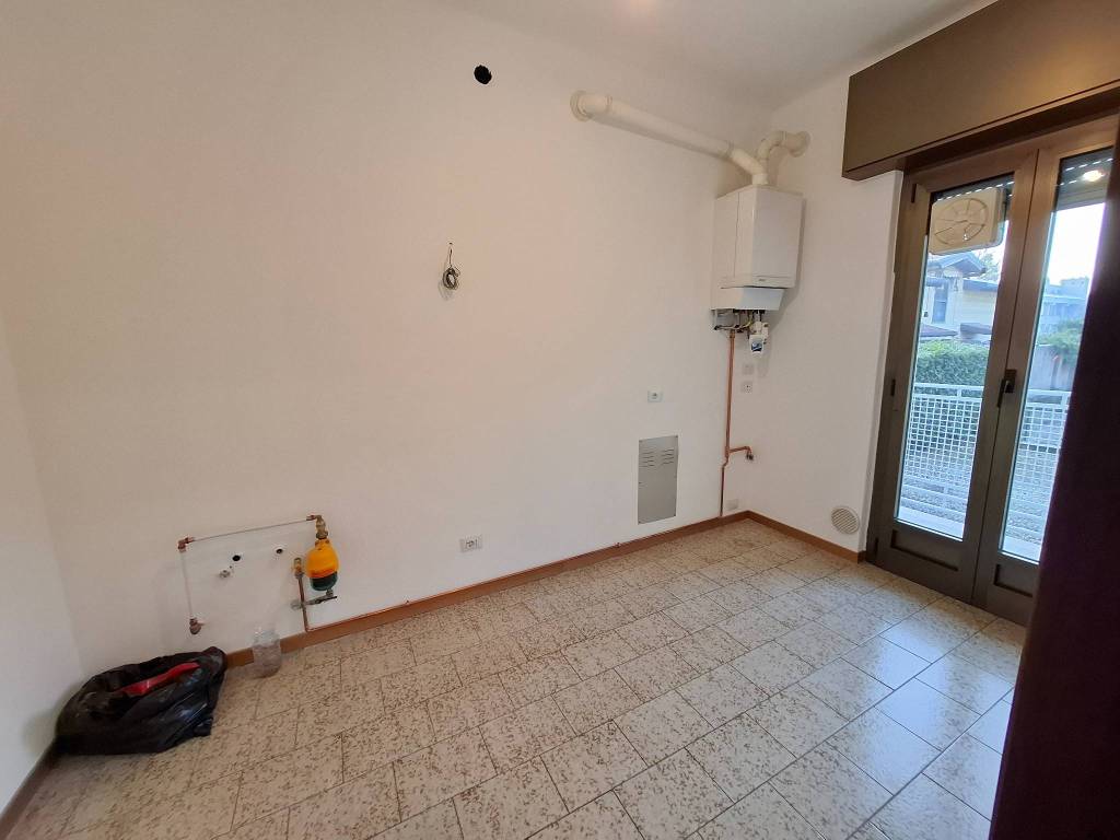 Appartamento a Cerro maggiore in Via Luigi dell'Acqua, 77 - Foto 4