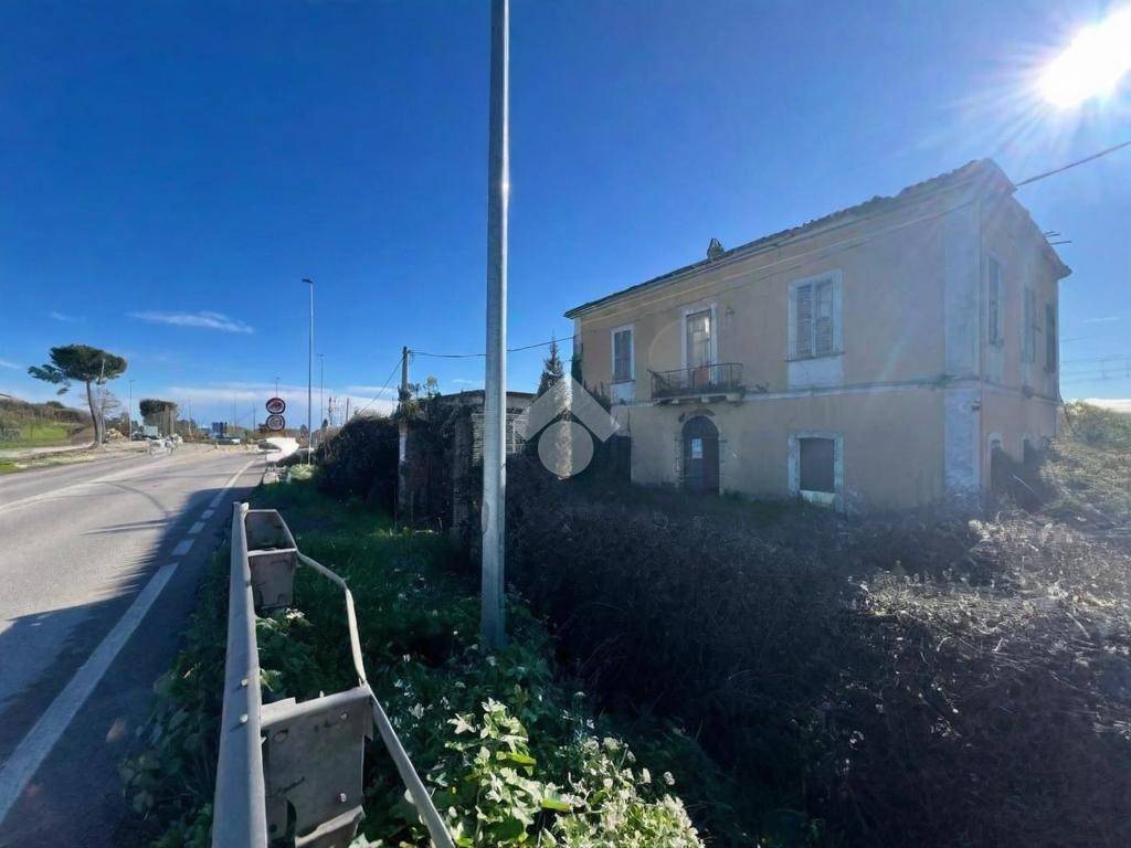 Terreno a Mosciano sant'angelo in Via Nazionale per Teramo - Foto 3