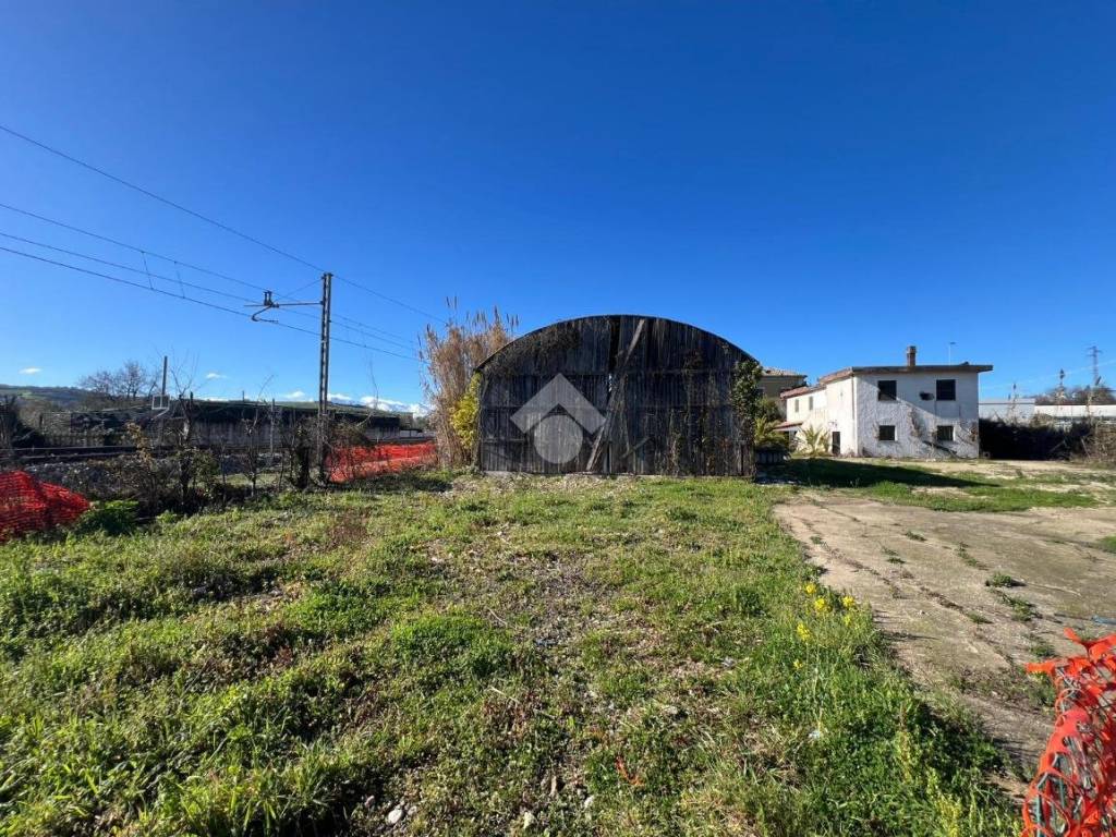 Terreno a Mosciano sant'angelo in Via Nazionale per Teramo - Foto 4