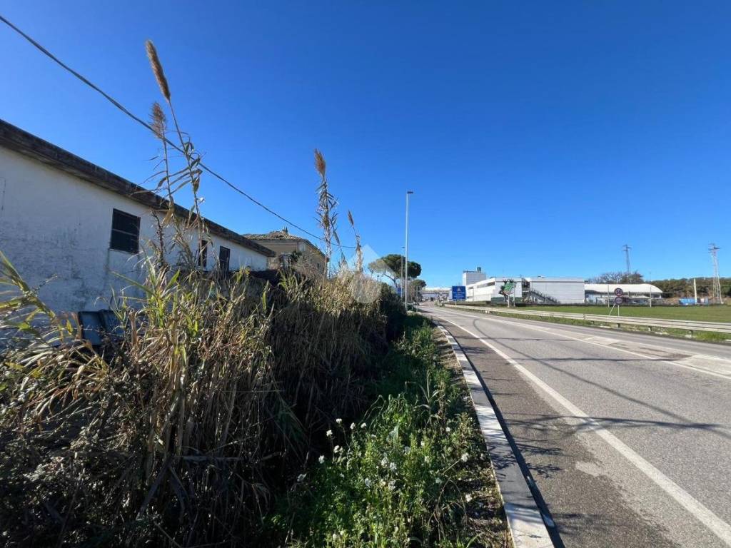 Terreno a Mosciano sant'angelo in Via Nazionale per Teramo - Foto 5