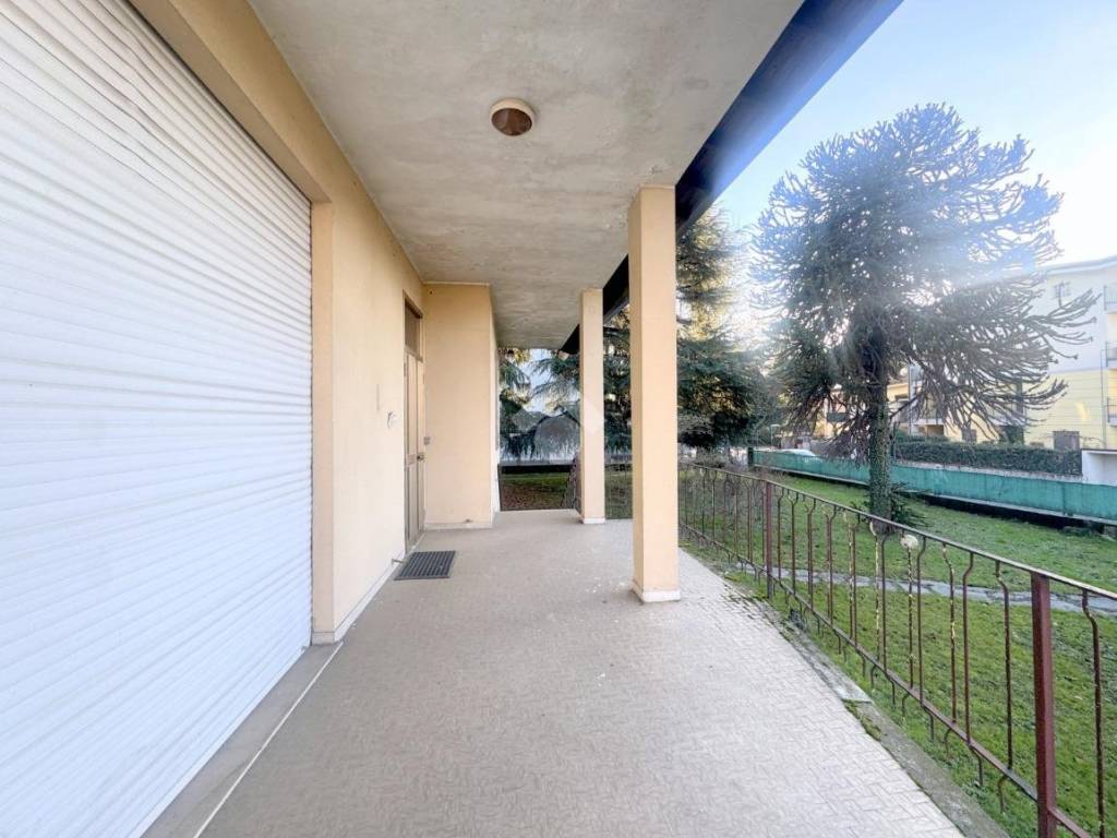 Villa a Garbagnate milanese in Via Per Cesate, 130 - Foto 5