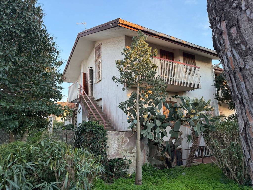 Villa a Anzio in Via Severino Ferrari, 21 - Foto 2