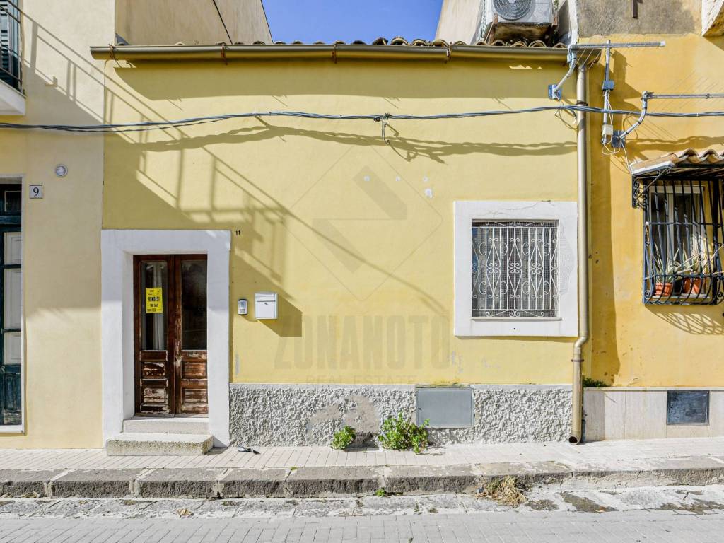 Casa indipendente a Noto in Via Giuseppe Garibaldi, 87 - Foto 2