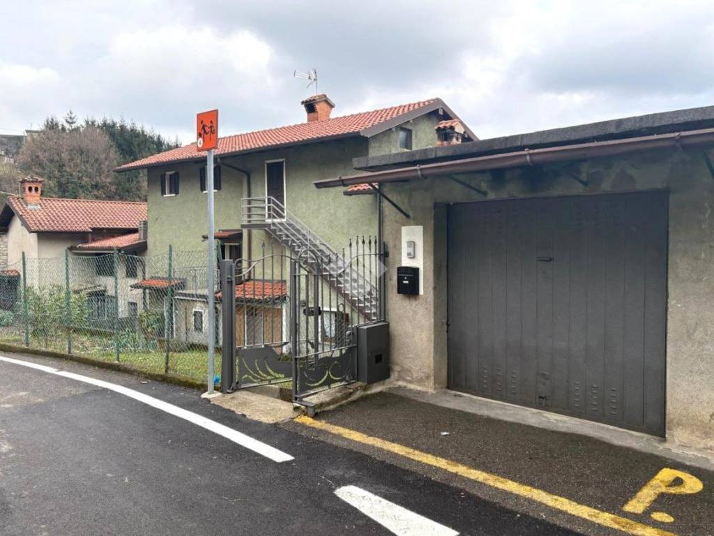 Casa indipendente a Palazzago in Via Acqua, 48 - Foto 2