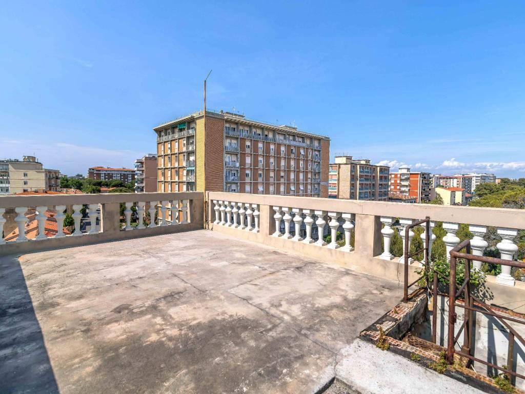 Appartamento a Livorno in Viale Nazario Sauro - Foto 2