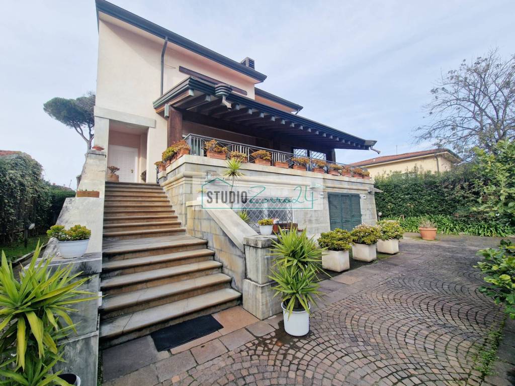 Villa a Camaiore in Via garibaldi - Foto 2