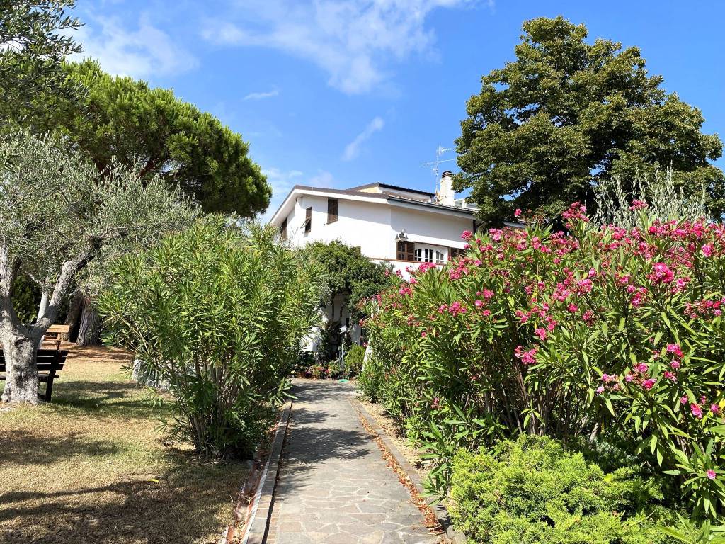 Appartamento a Imperia in Strada Massabovi, 13 - Foto 2