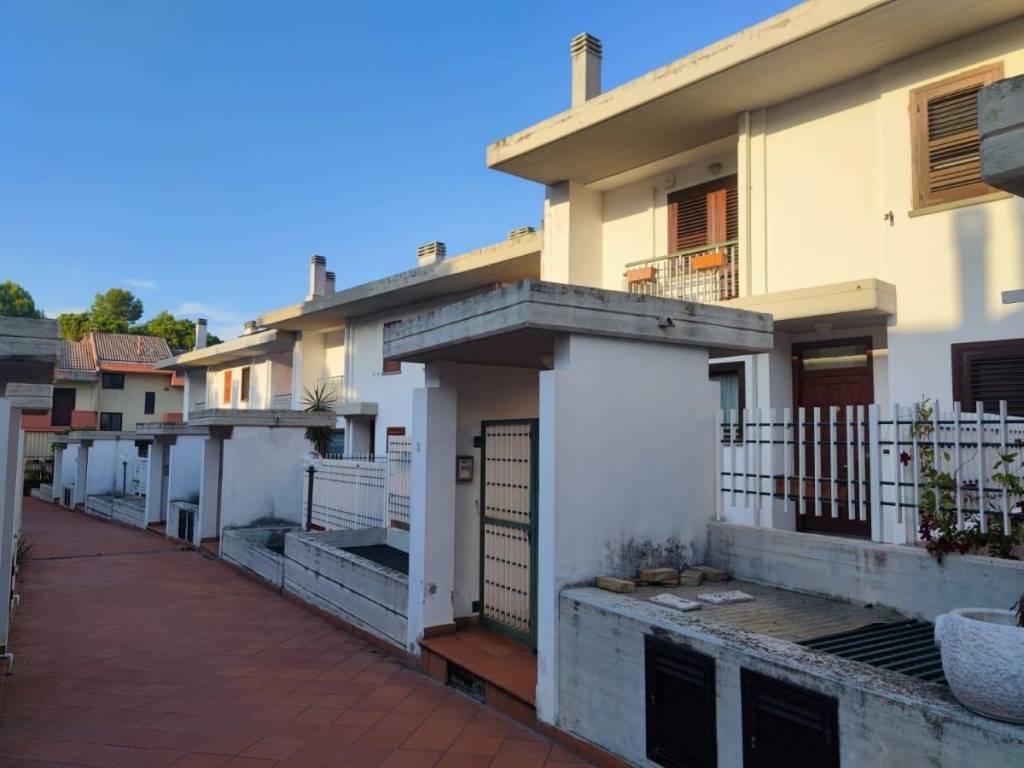 Villa a Pescara in Strada Provinciale Pescara-San Silvestro, 72 - Foto 2