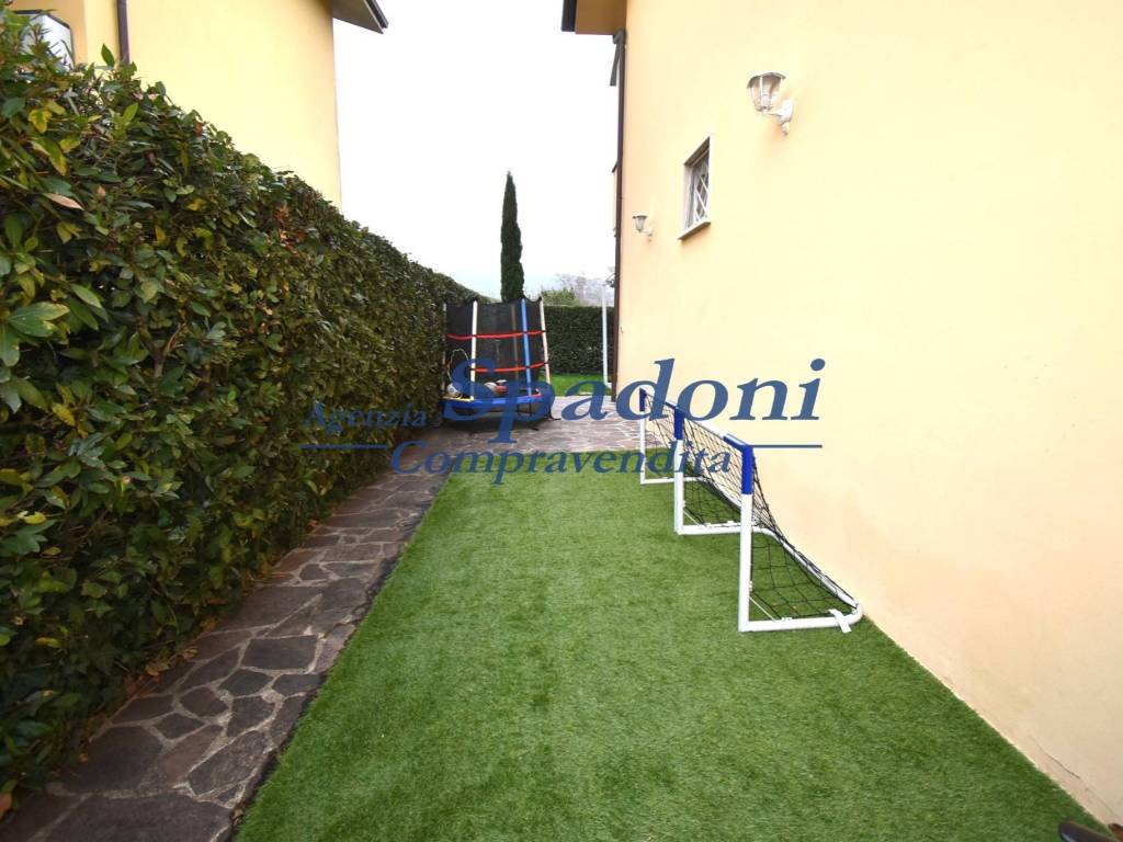 Villetta a schiera a Massa e cozzile in Piazza Enrico Berlinguer - Foto 2