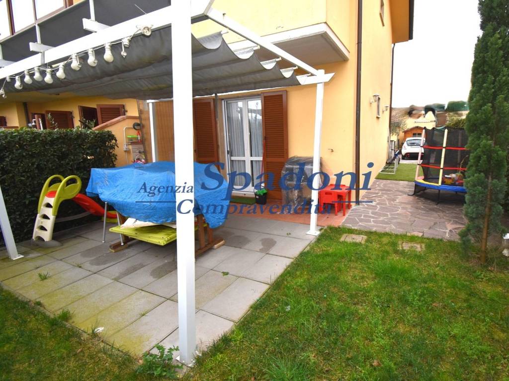 Villetta a schiera a Massa e cozzile in Piazza Enrico Berlinguer - Foto 3