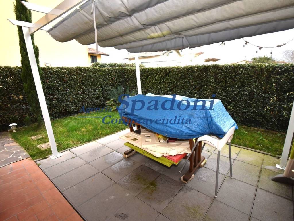 Villetta a schiera a Massa e cozzile in Piazza Enrico Berlinguer - Foto 4