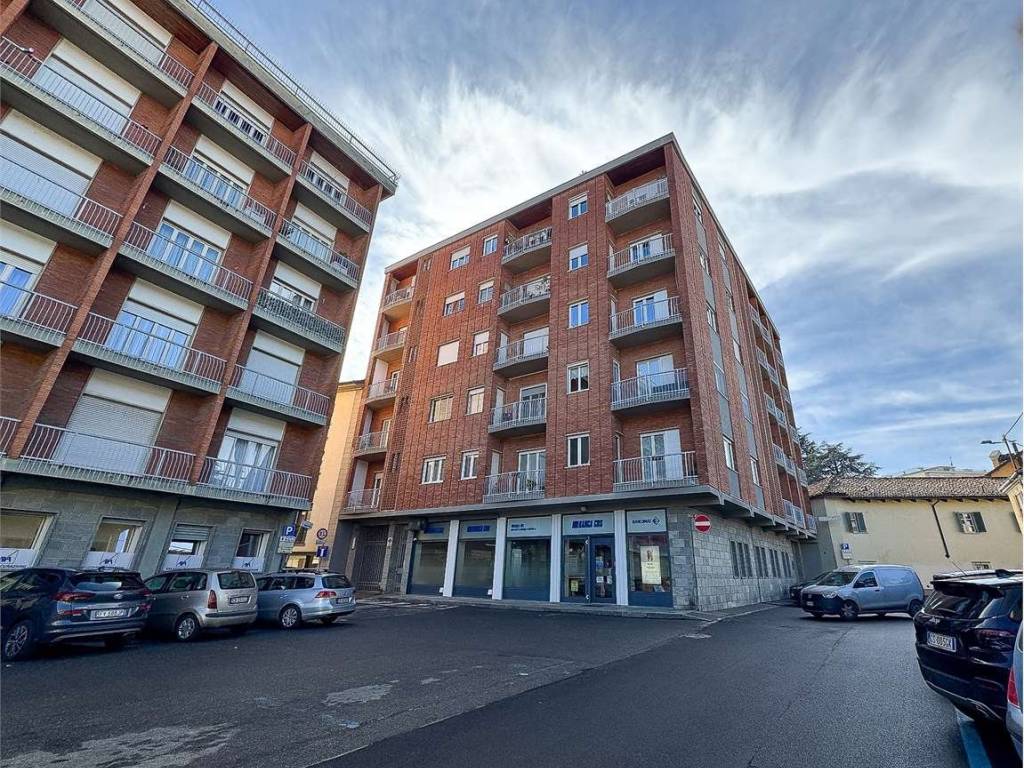 Appartamento a Chieri in piazza angelo mosso, 5 - Foto 2