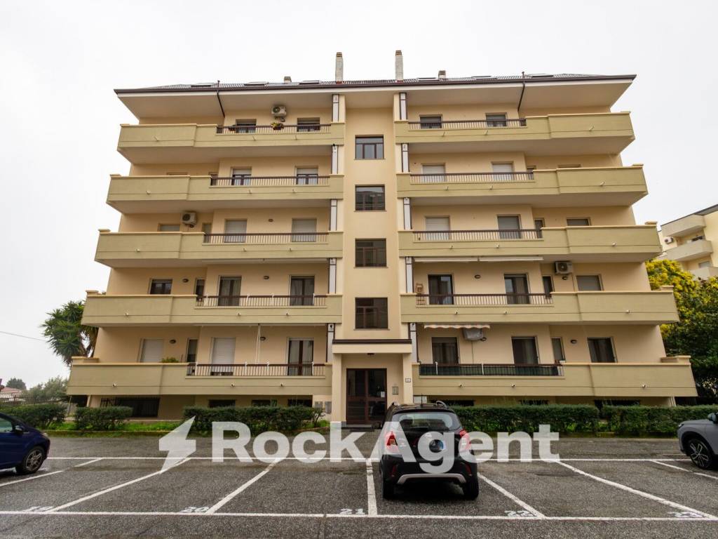 Appartamento a Catanzaro in Via Nicola Misasi, 76 a - Foto 2