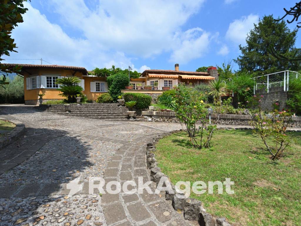 Villa a Velletri in Via Ariana, 151 - Foto 2