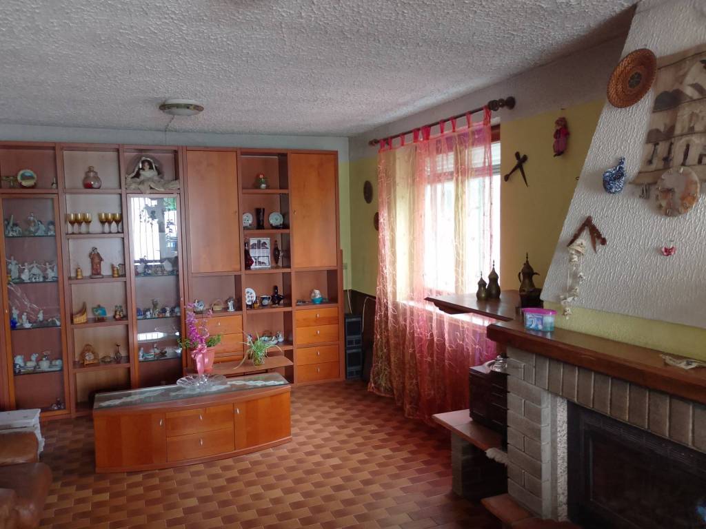 Villa a Borgomanero in Via Gozzano - Foto 4