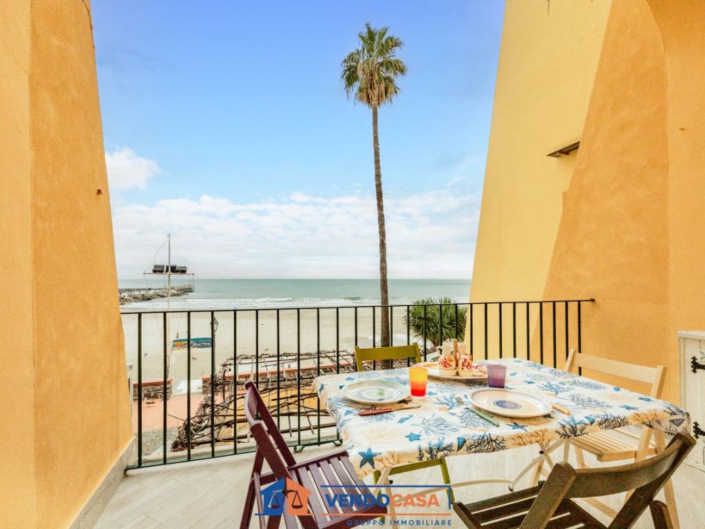 Appartamento a Laigueglia in Piazza Giuseppe Garibaldi, 18 - Foto 2