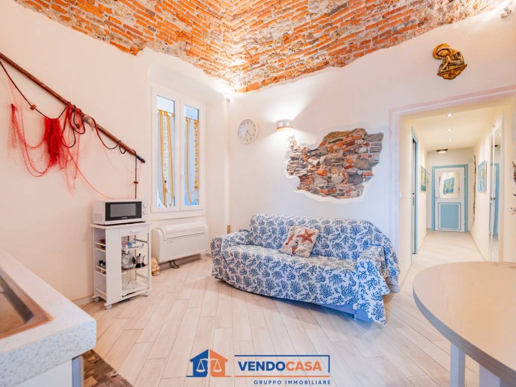 Appartamento a Laigueglia in Piazza Giuseppe Garibaldi, 18 - Foto 3