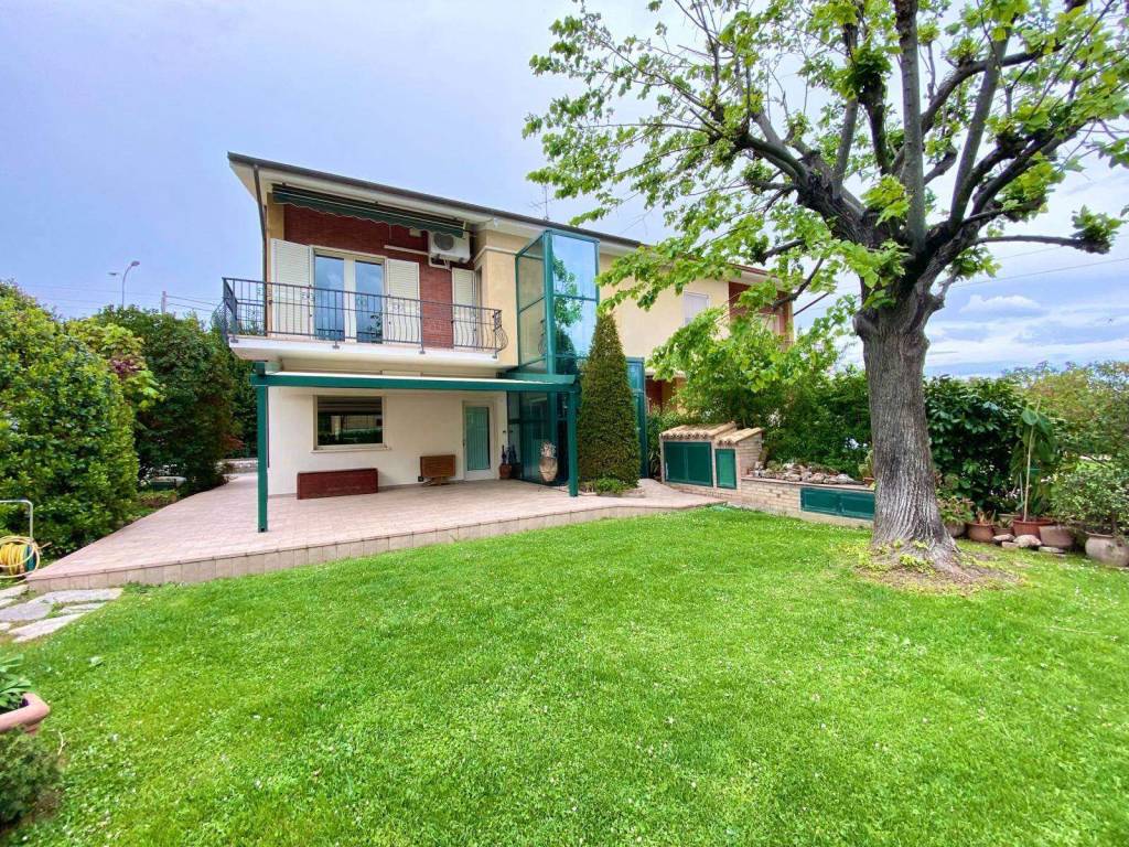 Villa a Fossombrone in Via Della Colombara - Foto 2