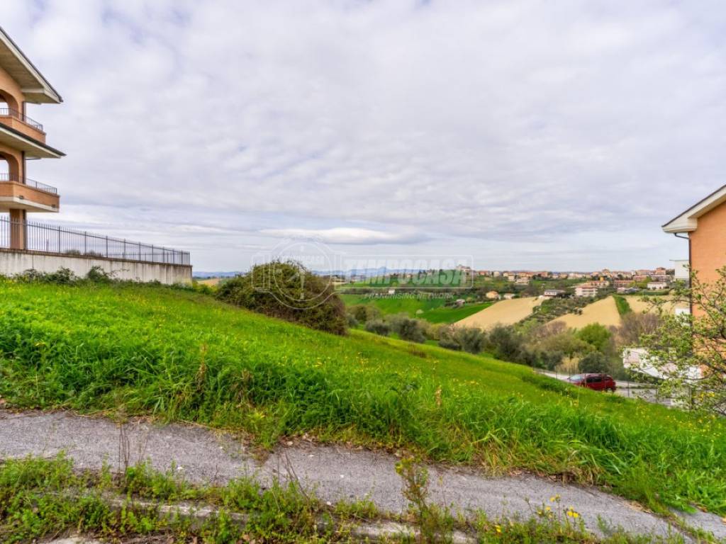 Terreno a Monte san giusto in Via Jesse Owens 1 - Foto 2