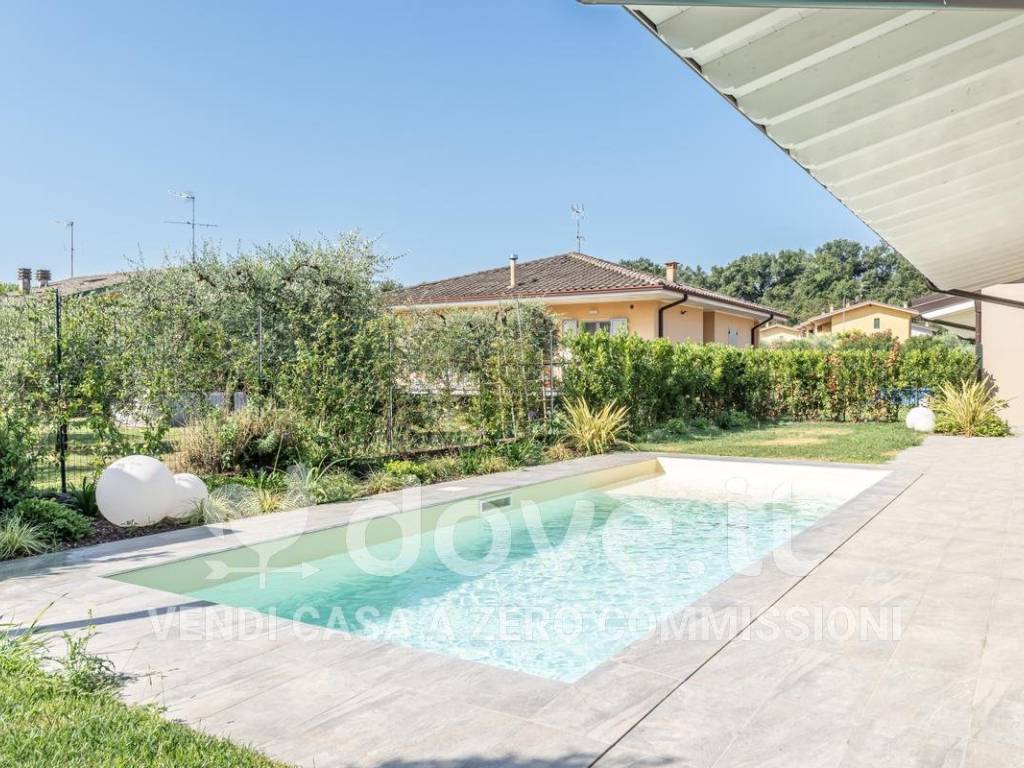 Villa a Castiglione delle stiviere in Via Lonato, 110 - Foto 2