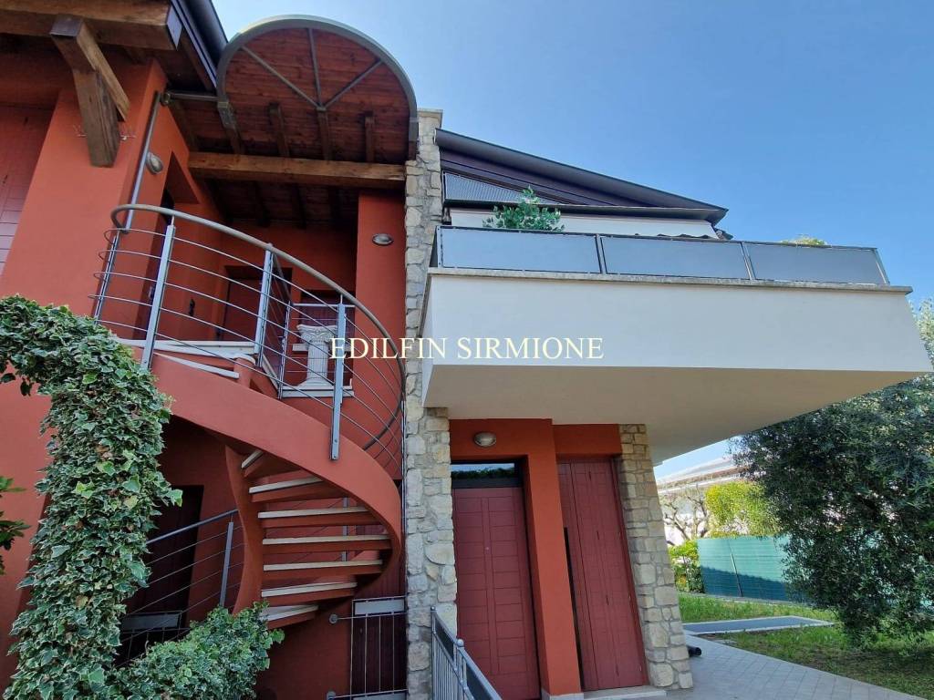 Appartamento a Sirmione in Viale Giacomo Matteotti, 13 - Foto 2