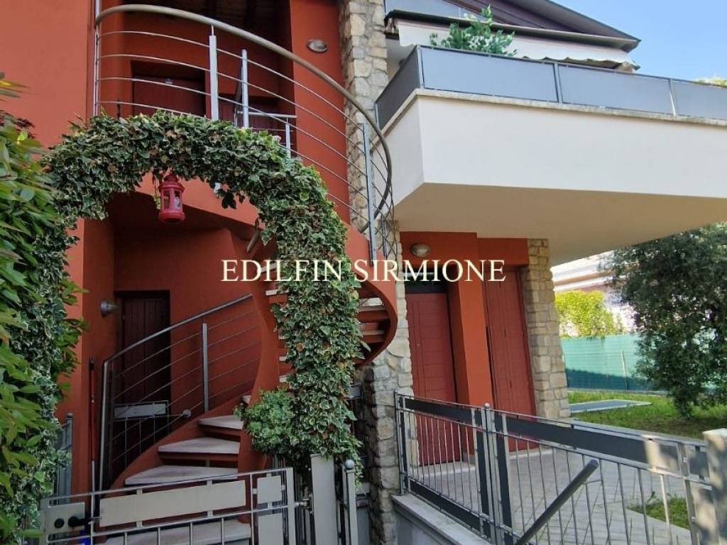 Appartamento a Sirmione in Viale Giacomo Matteotti, 13 - Foto 3