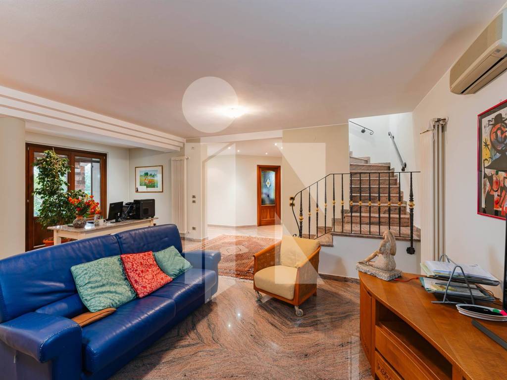 Villa a Castiglione delle stiviere in via Sigurtà, 17 - Foto 3